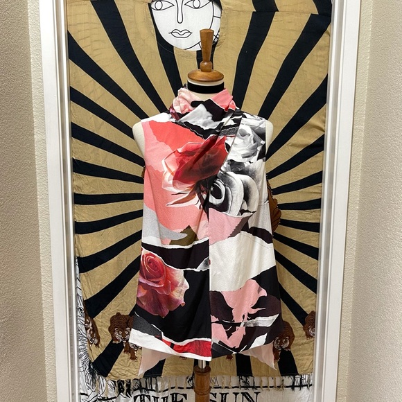 🌈 Amazing Rose art city top - Picture 2 of 13